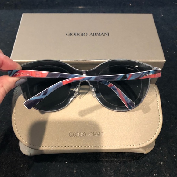 Giorgio Armani sunglasses - Picture 3 of 8